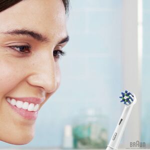 Зубна щітка ORAL-B Pro CrossAction електрична 750 D16.513.1UX тип 3756 Black Edition
