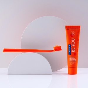 Зубна паста Curaprox Помаранчева відбілююча зі смаком персика та абрикоса 60 мл