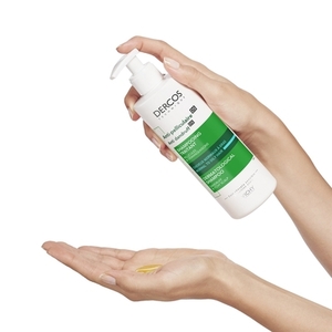 ШампуньVichy Деркос против перхоти усиленного действия для жирных волос 390 мл